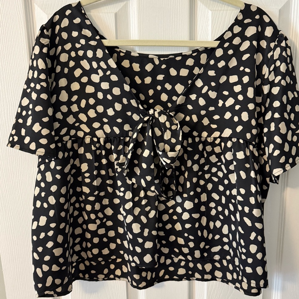 LOFT Size 20 Black & Tan Patterned Top 🖤 Cute Large Bow in Back - Picture 7 of 9